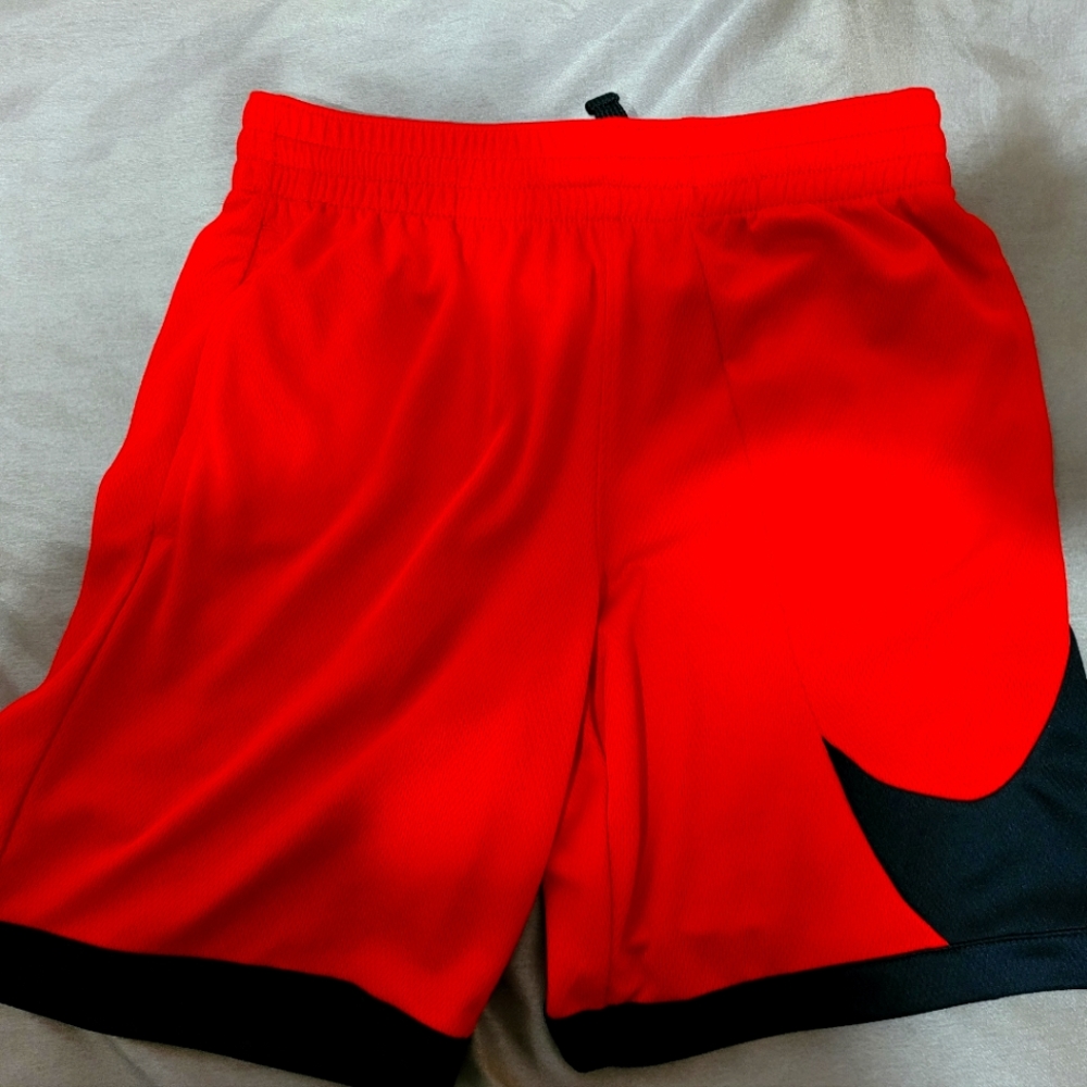 Kids NWOT Nike Dri-Fit Shorts, Size Medium, like NEW - Picture 1 of 4